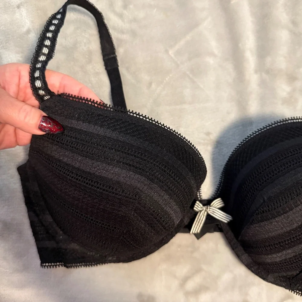 Victoria's Secret Push-Up Bra‎ Black Lace Stripe Bow 38D